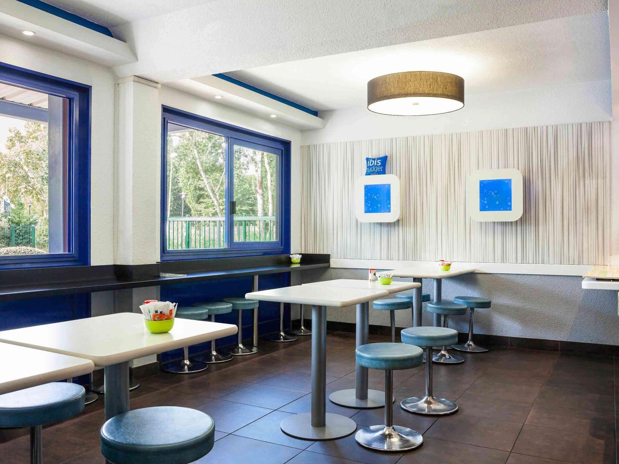 Ibis Budget Sucy En Brie Luaran gambar