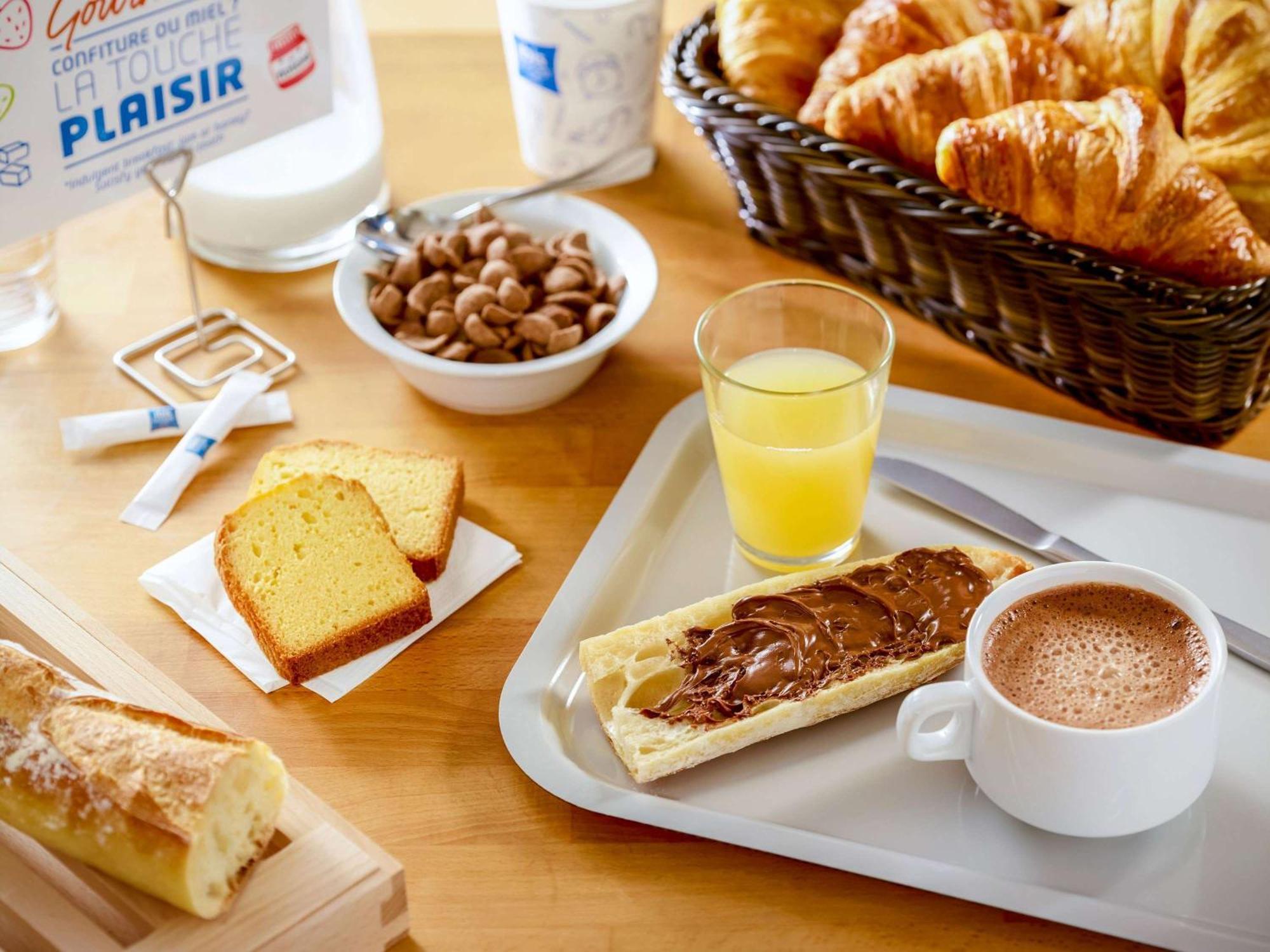 Ibis Budget Sucy En Brie Luaran gambar