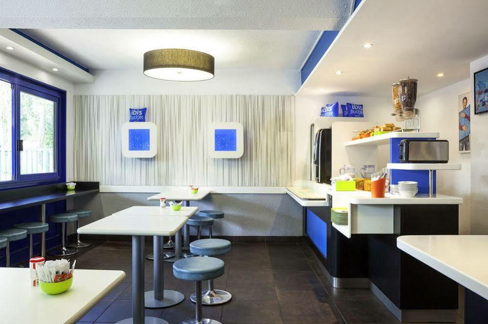 Ibis Budget Sucy En Brie Luaran gambar