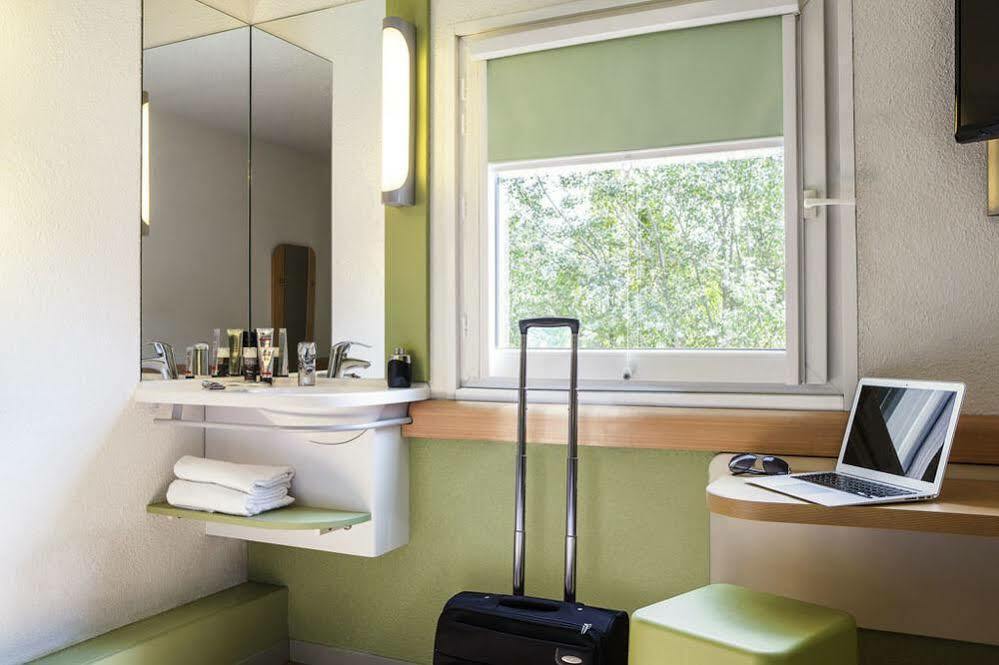 Ibis Budget Sucy En Brie Luaran gambar